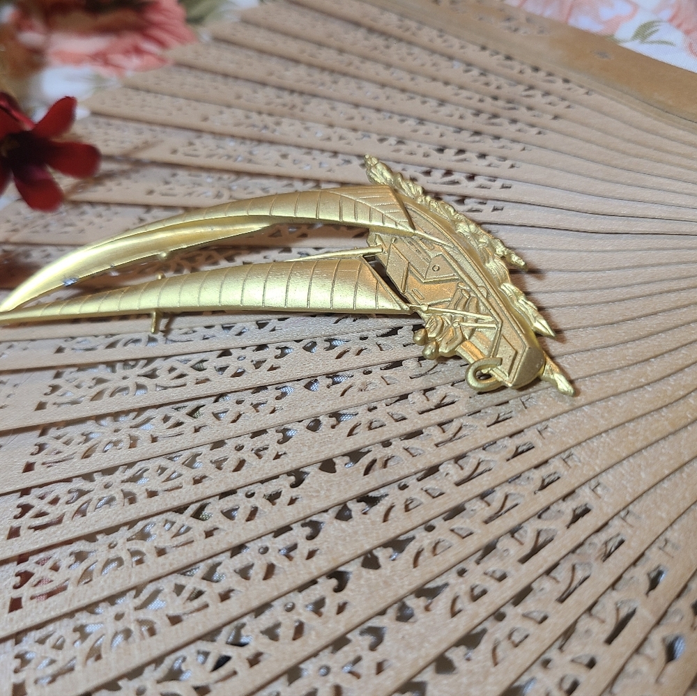 Gold Sailboat Brooch - Picture 4 of 10